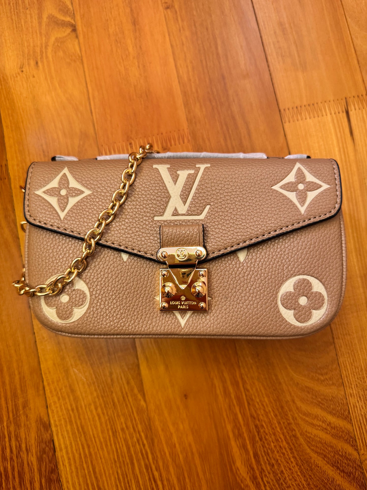Дамска чанта Louis Vuitton Pochette Metis