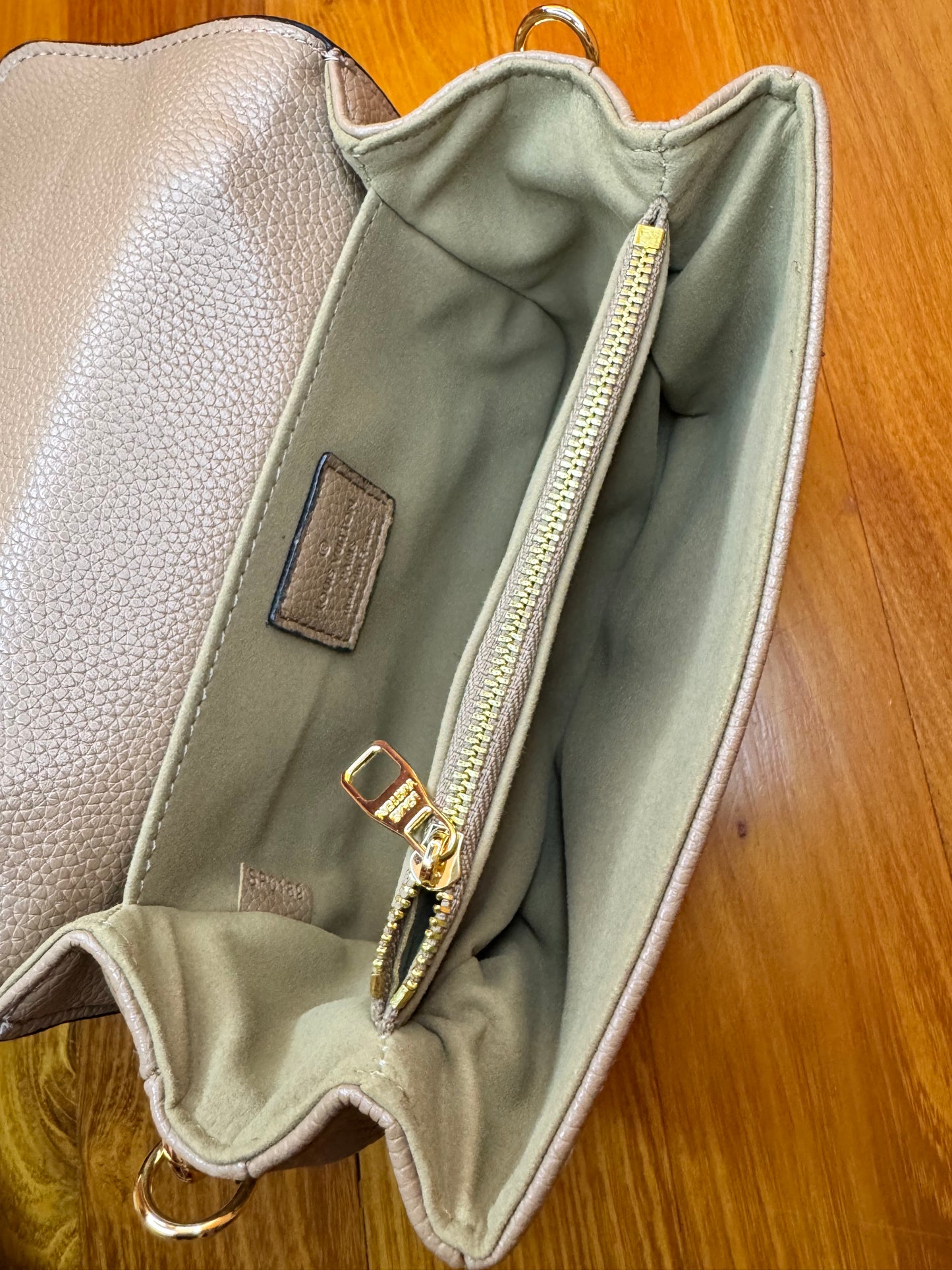 Дамска чанта Louis Vuitton Pochette Metis