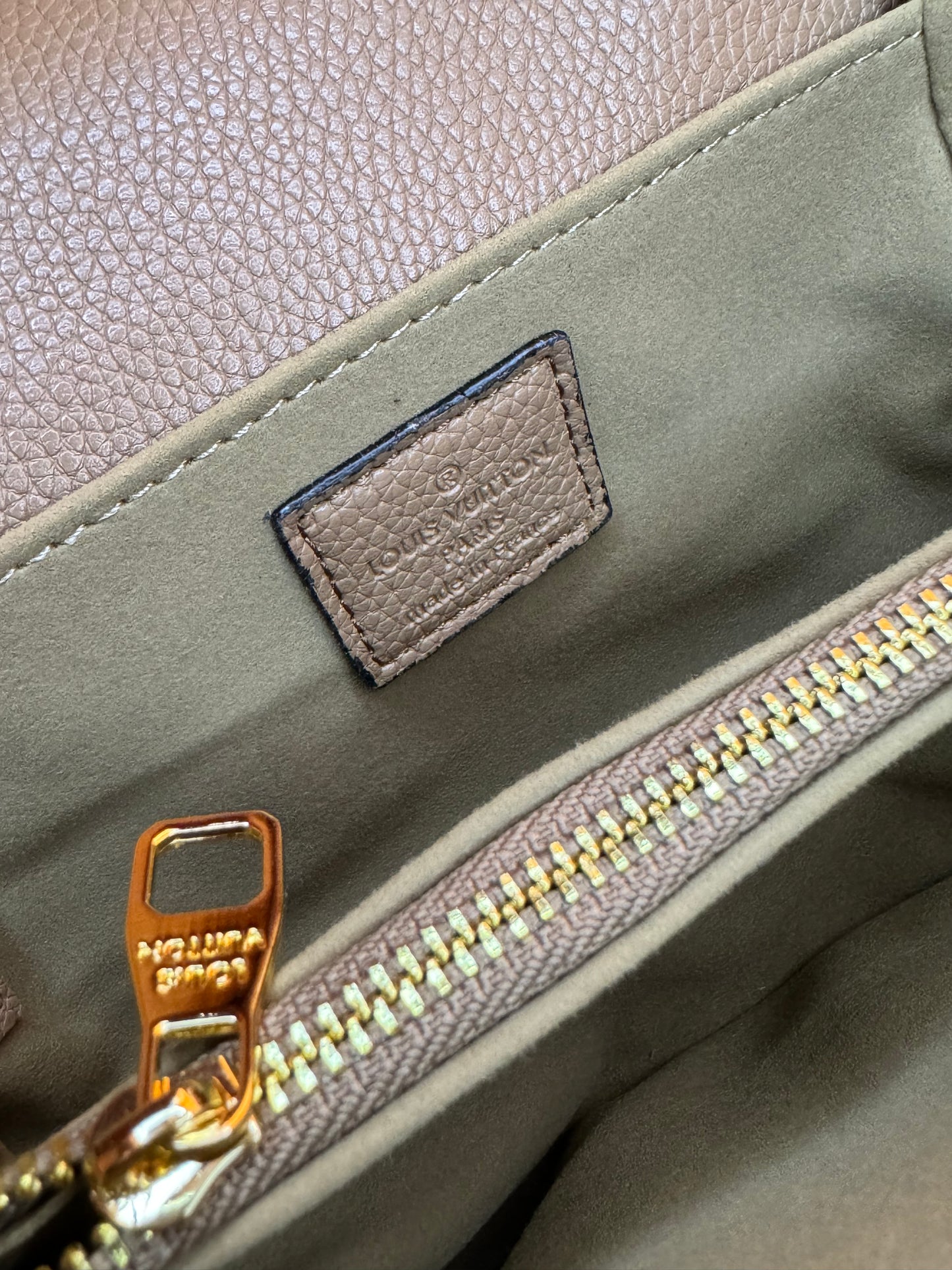 Дамска чанта Louis Vuitton Pochette Metis